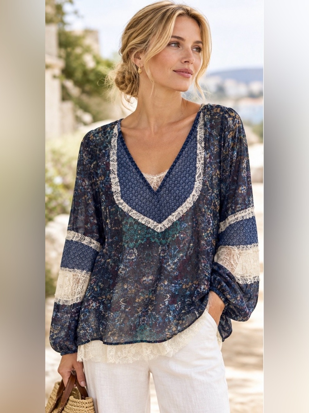 Gimmicks By BKE Bohemian Lace
Top Pullover Blouse
Long Sleeve Size S